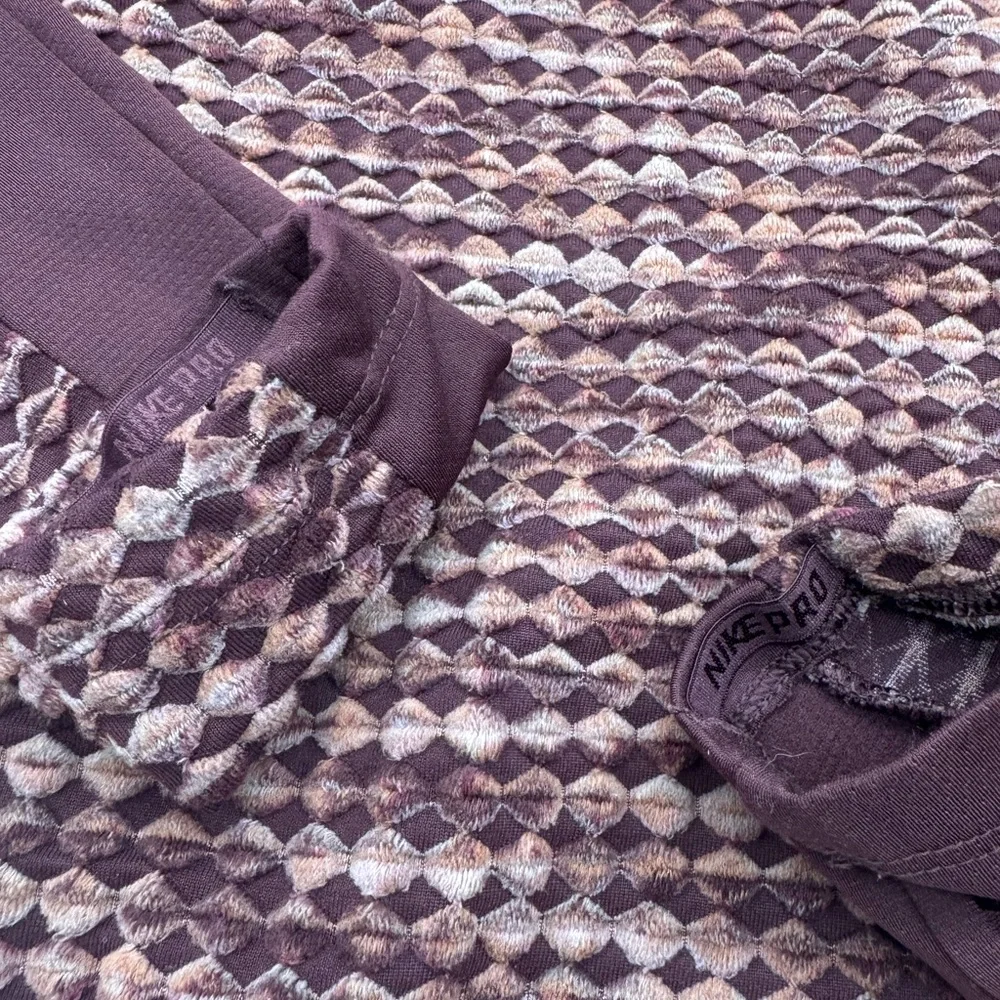 Nike‎ Pro Hyper Warm Women's Burgundy Textured Cowl Neck Pullover, Size Medium